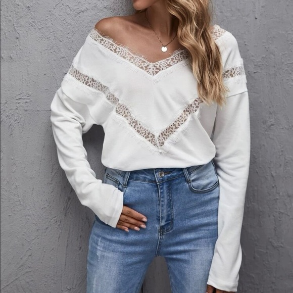 HP!🤩🎉Lace insert v-neck top - Picture 2 of 7